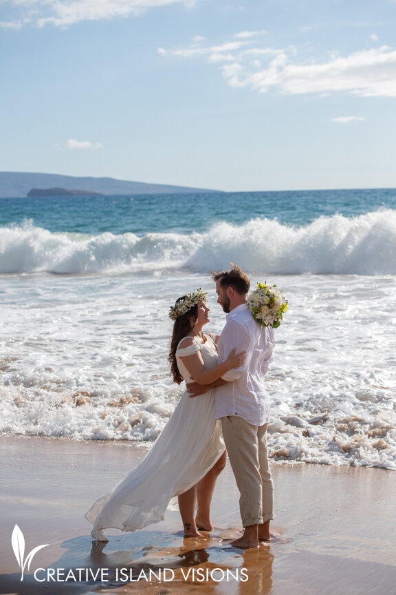 couple eloping on the beach in Maui, Hawaii